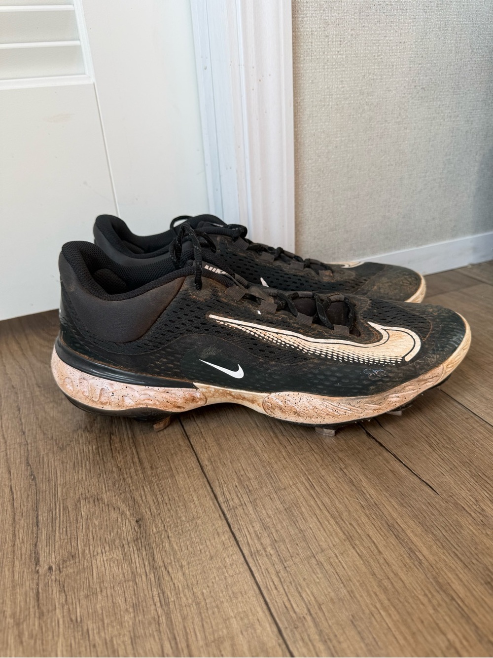 Nike Alpha Hurache Elite 4 Low Cleats